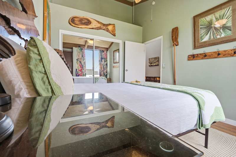 Master Bedroom (3 of 3)