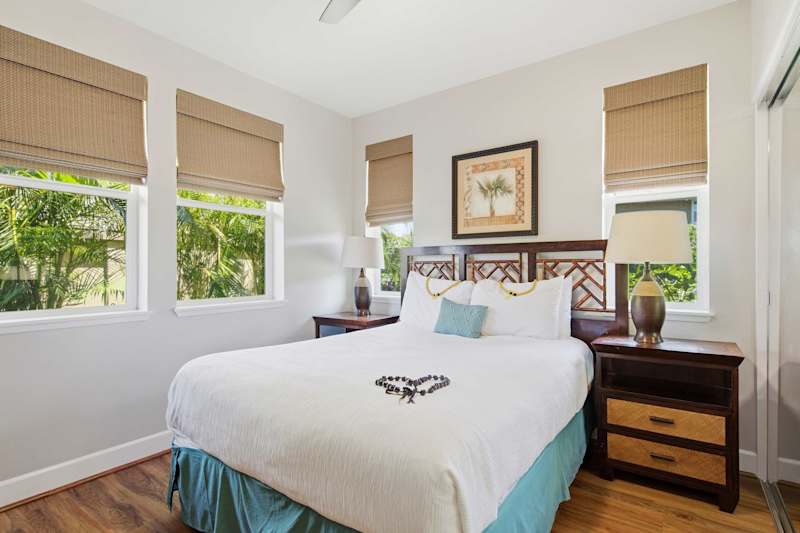 Cozy Queen Bedroom (1 of 2)