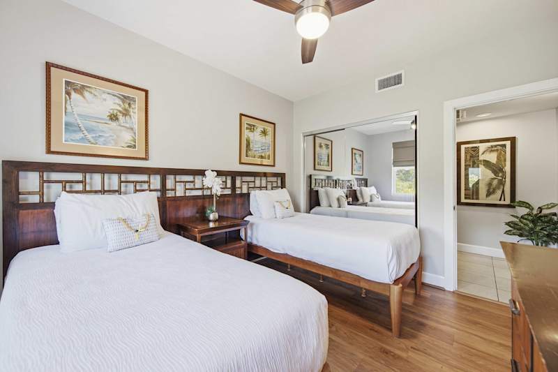 Twin Single Bedroom (1 of 2)