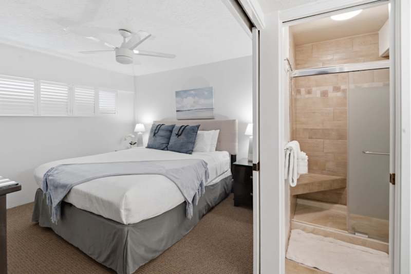 Bedroom (2 of 2)