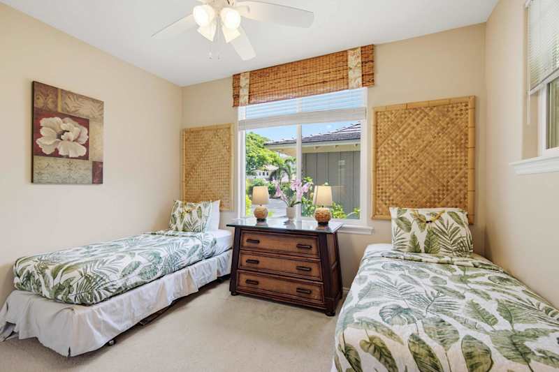 Twin Bedroom (1 of 2)