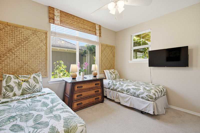 Twin Bedroom (2 of 2)