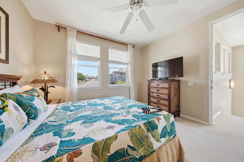 Queen Bedroom (2 of 2)