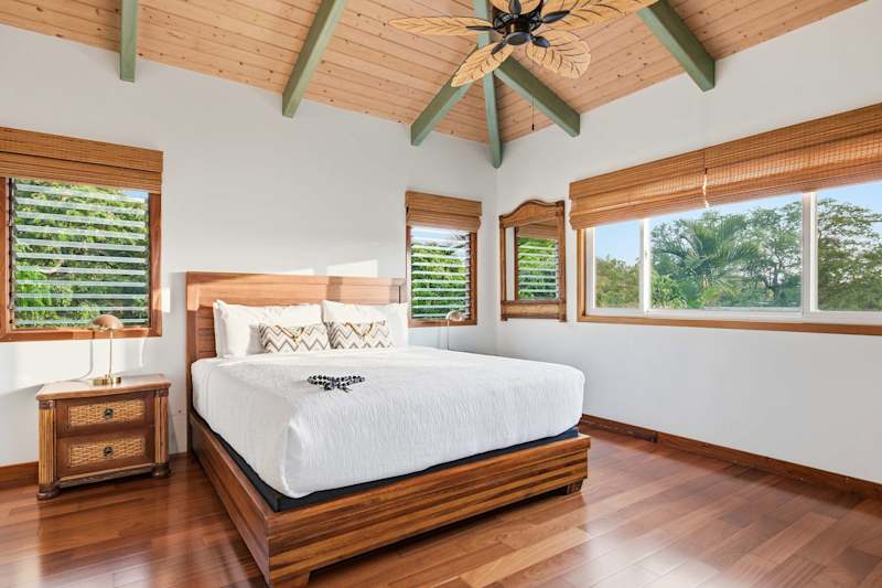 Spacious King Bedroom (3 of 3)