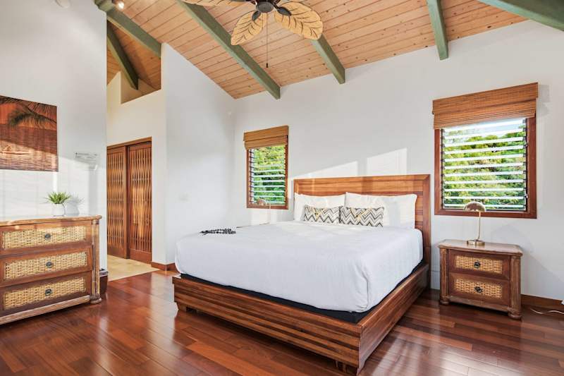 Spacious King Bedroom (1 of 3)