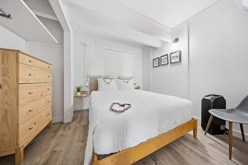 Second bedroom with queen bed