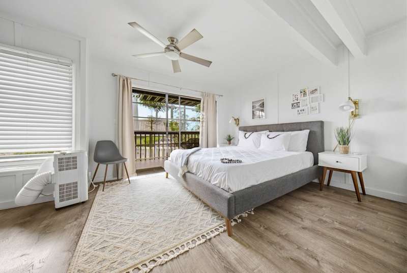 Primary bedroom with ceiling fan, AC and lanai access