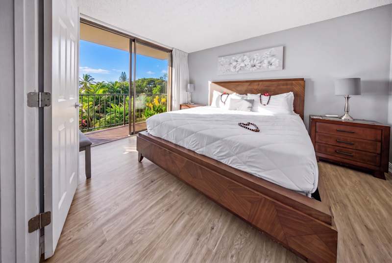 Master King Bedroom (1 of 5)