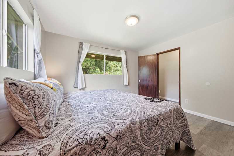 Master Bedroom (3 of 3)