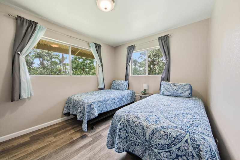 Guest Bedroom 1 (2 of 2)