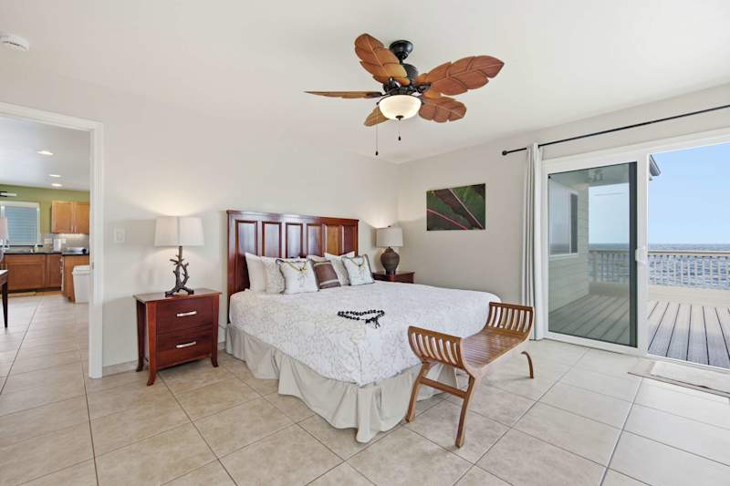 Master Bedroom (1 of 3)