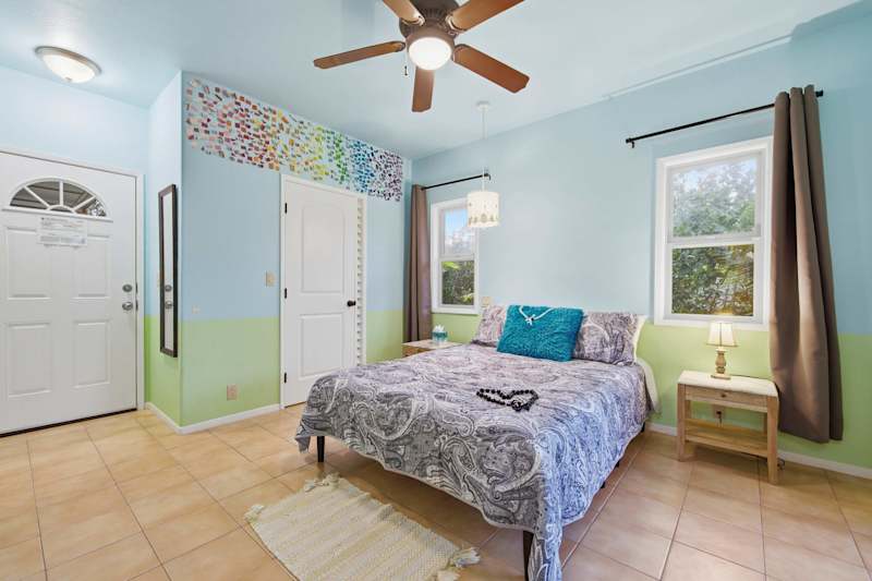 Guest Bedroom (1 of 3)