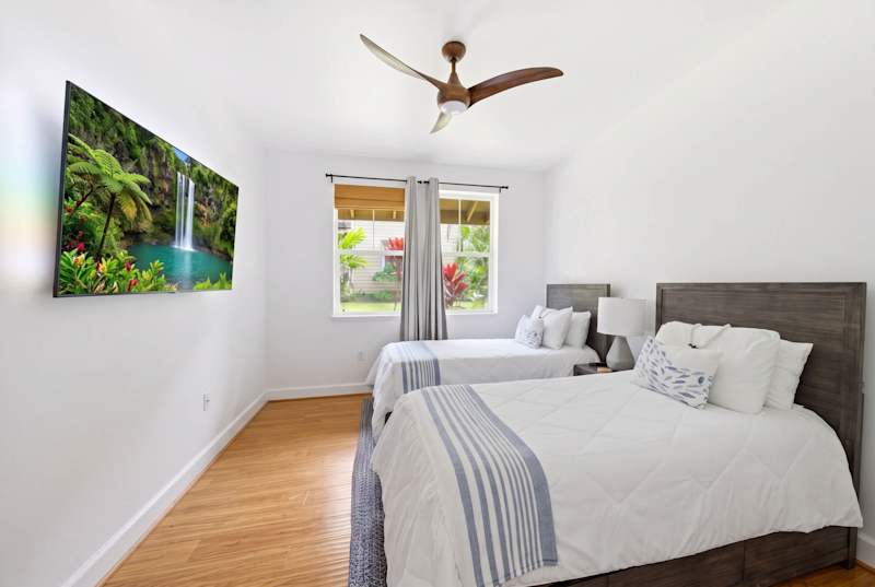 Guest Bedroom  (1 of 2)