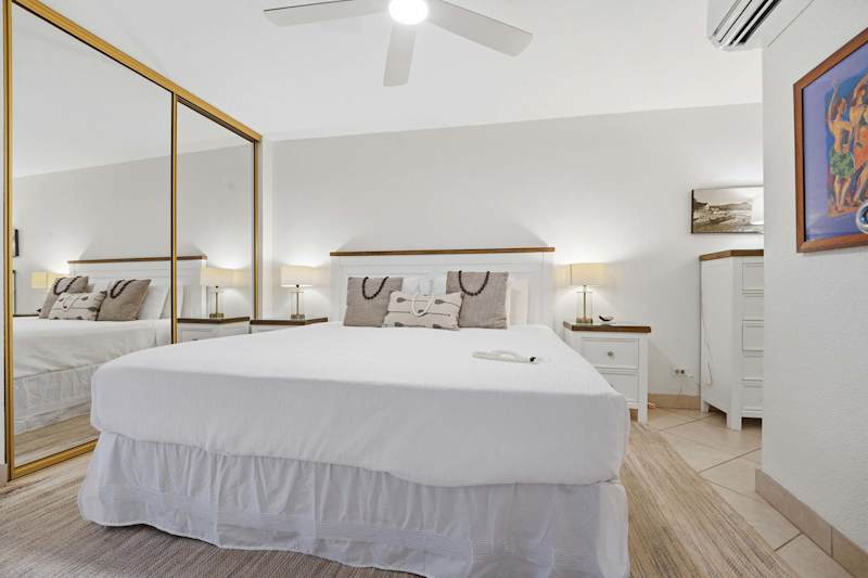 Master Bedroom (1 of 5)