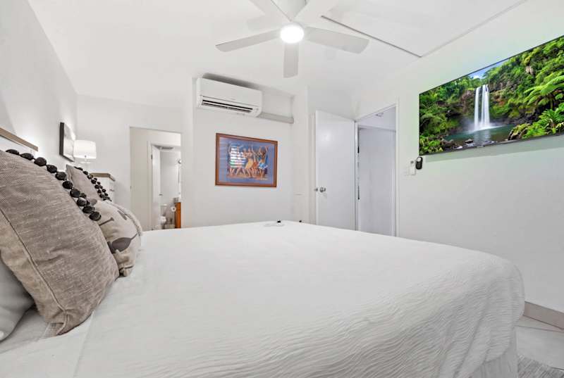 Master Bedroom (4 of 5)