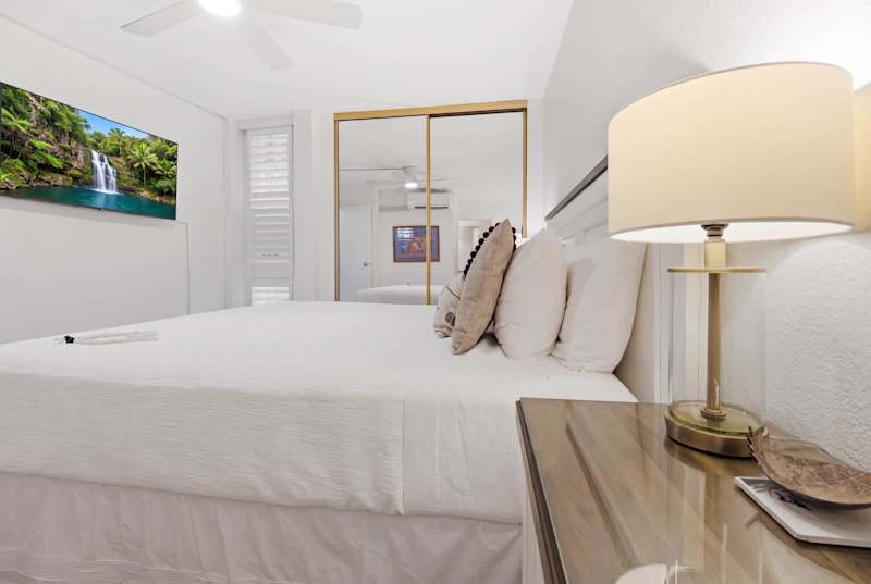 Master Bedroom (3 of 5)