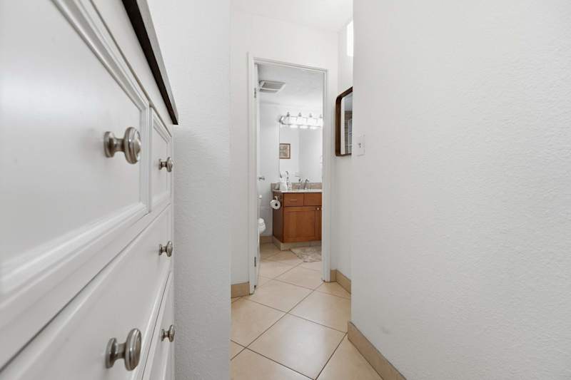 Master Bedroom (5 of 5)