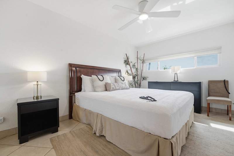 Guest Bedroom (1 of 4)