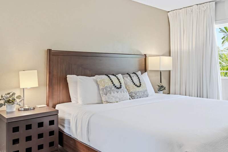 King Suite Bedroom (1 of 2)