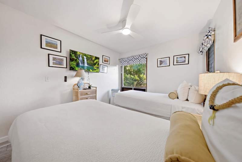 Guest Bedroom (1 of 2)