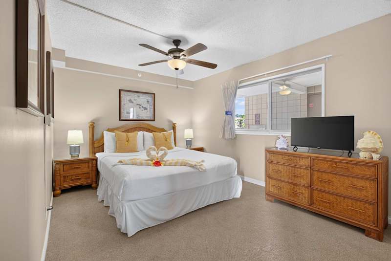 King Suite Bedroom (1 of 5)