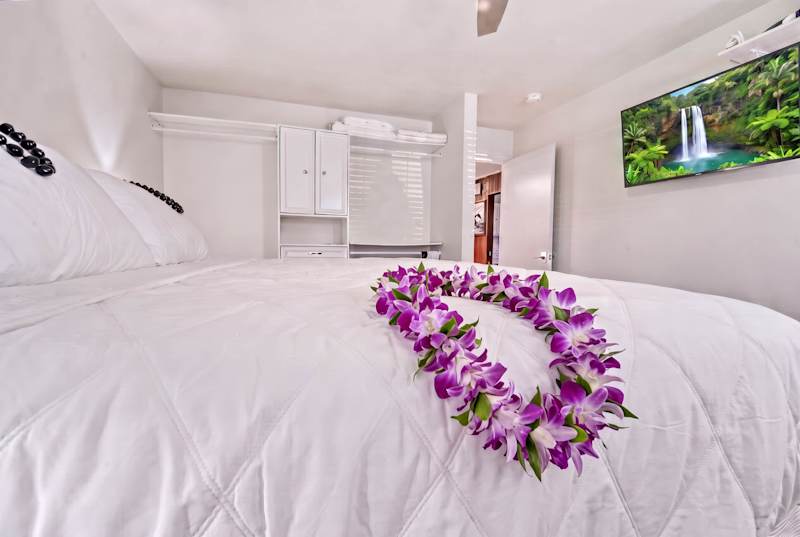 King Suite Bedroom (2 of 2)