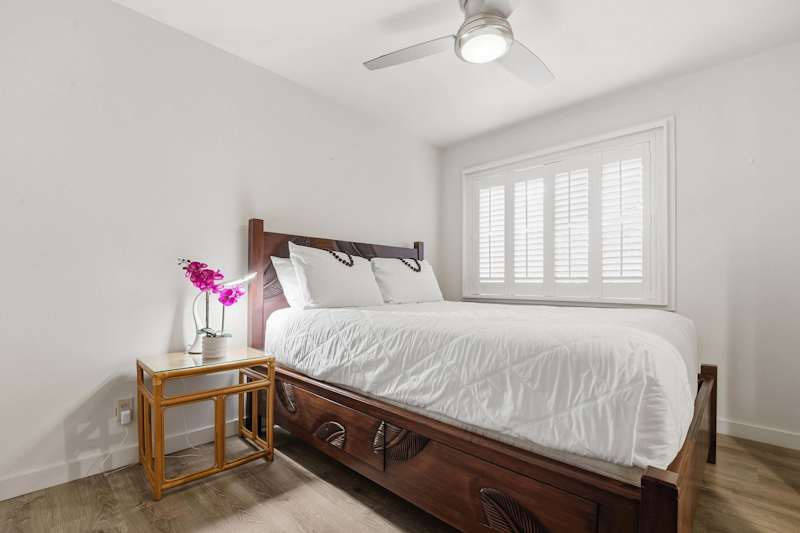 Guest Bedroom (1 of 2)