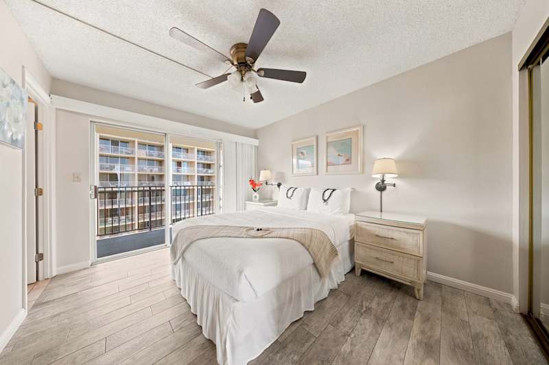 Master Bedroom (2 of 3)