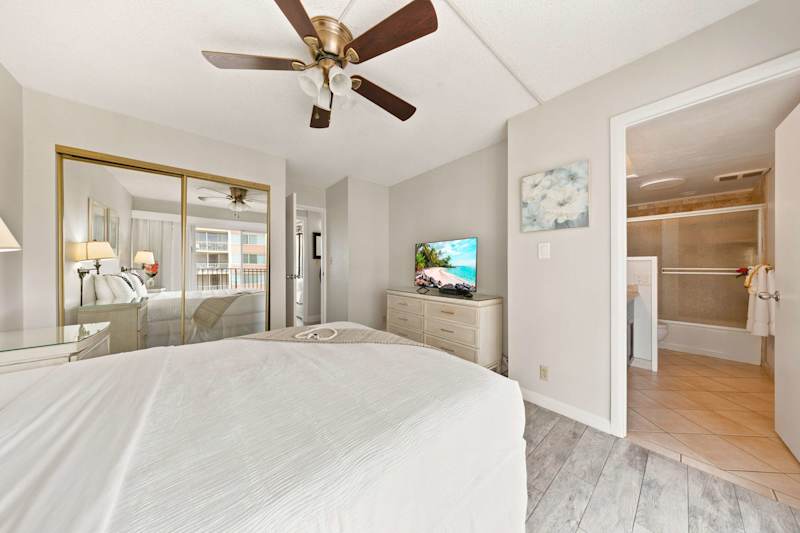 Master Bedroom (3 of 3)