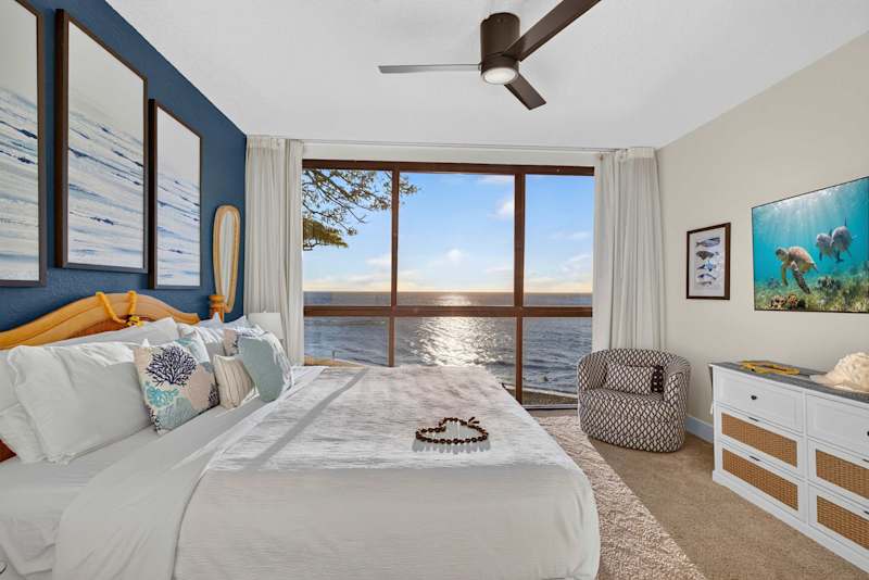 King Suite Bedroom (3 of 9)