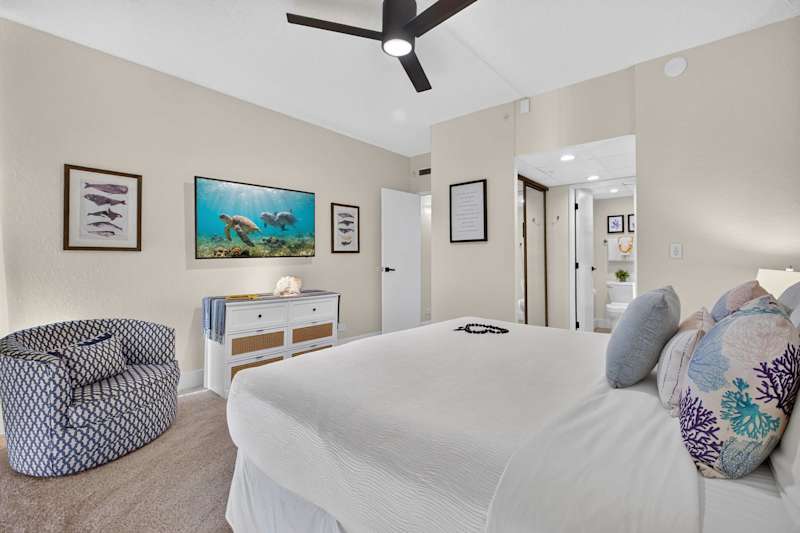 King Suite Bedroom (6 of 9)