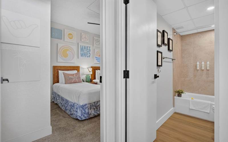 Guest Bedroom (1 of 5)