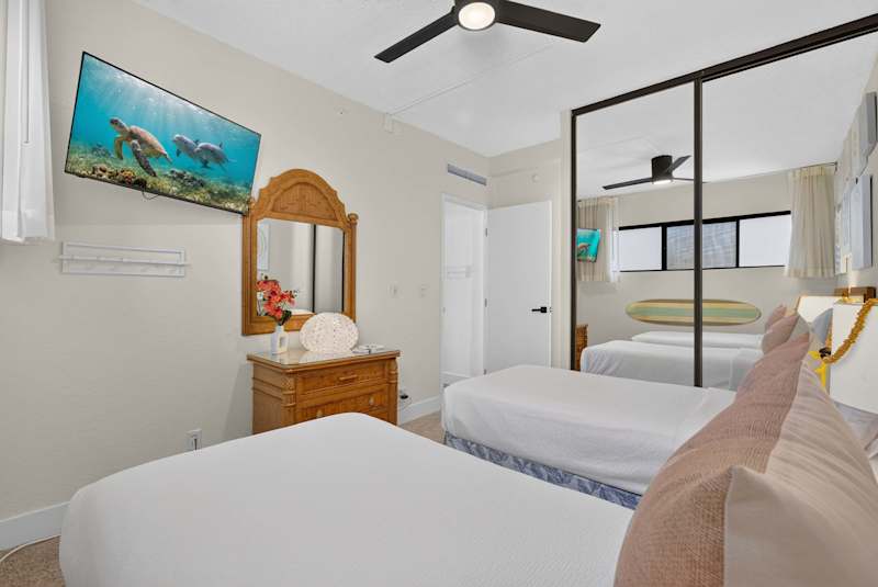 Guest Bedroom (3 of 5)