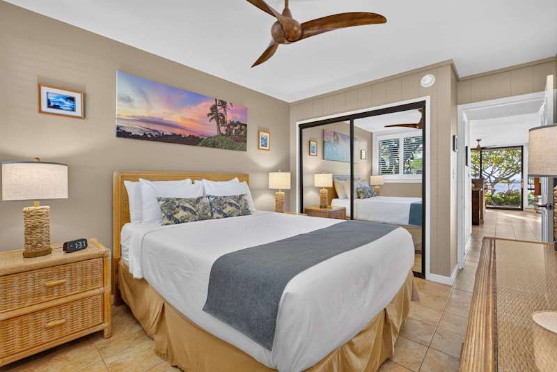 Queen Bedroom (5 of 6)