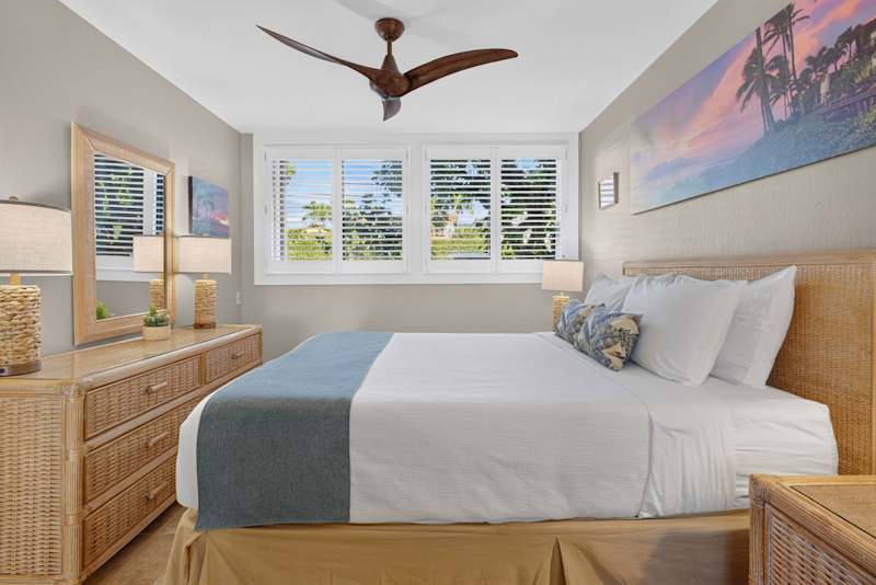 Queen Bedroom (3 of 6)