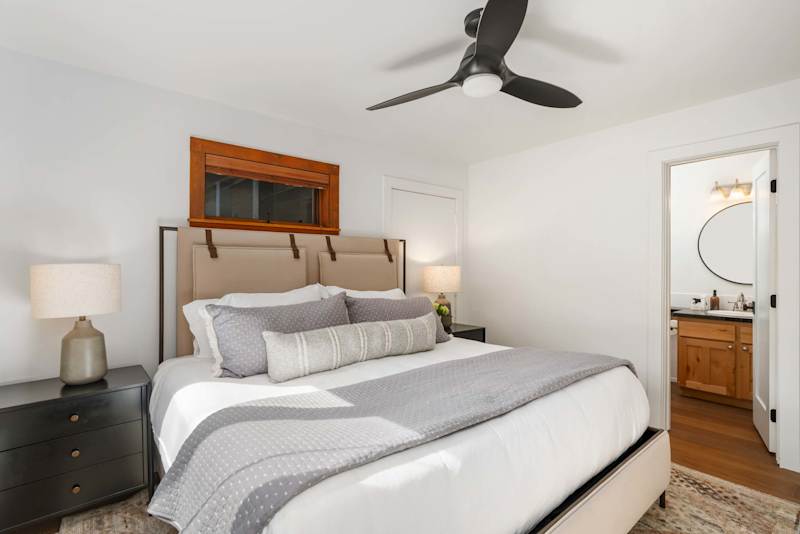 Bedroom (2 of 2)