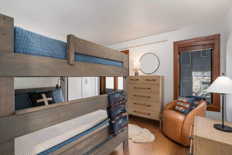 Bedroom (2 of 2)