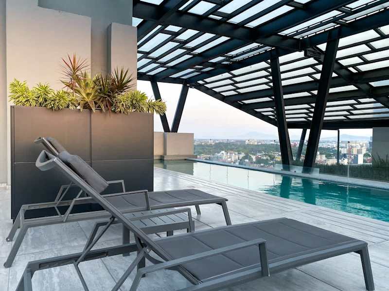 Pool amenities