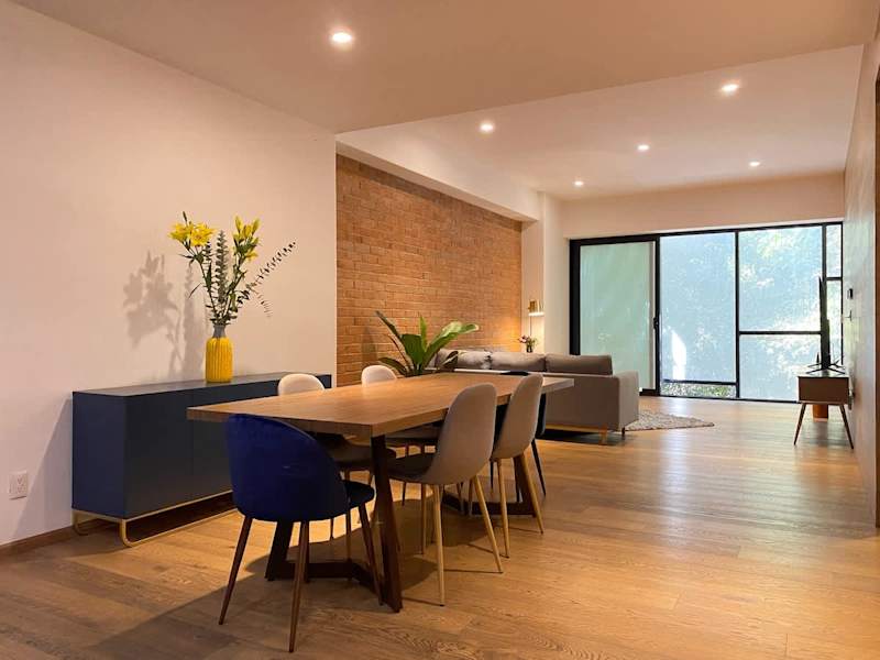Dining room table