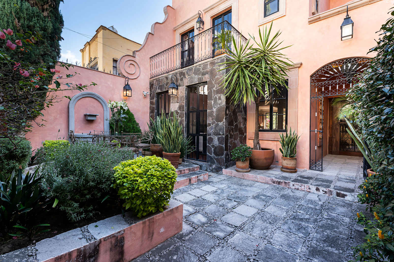 3BR Guadalupe Home with Rooftop & Elevator, Flat Walk to Centro photo 1