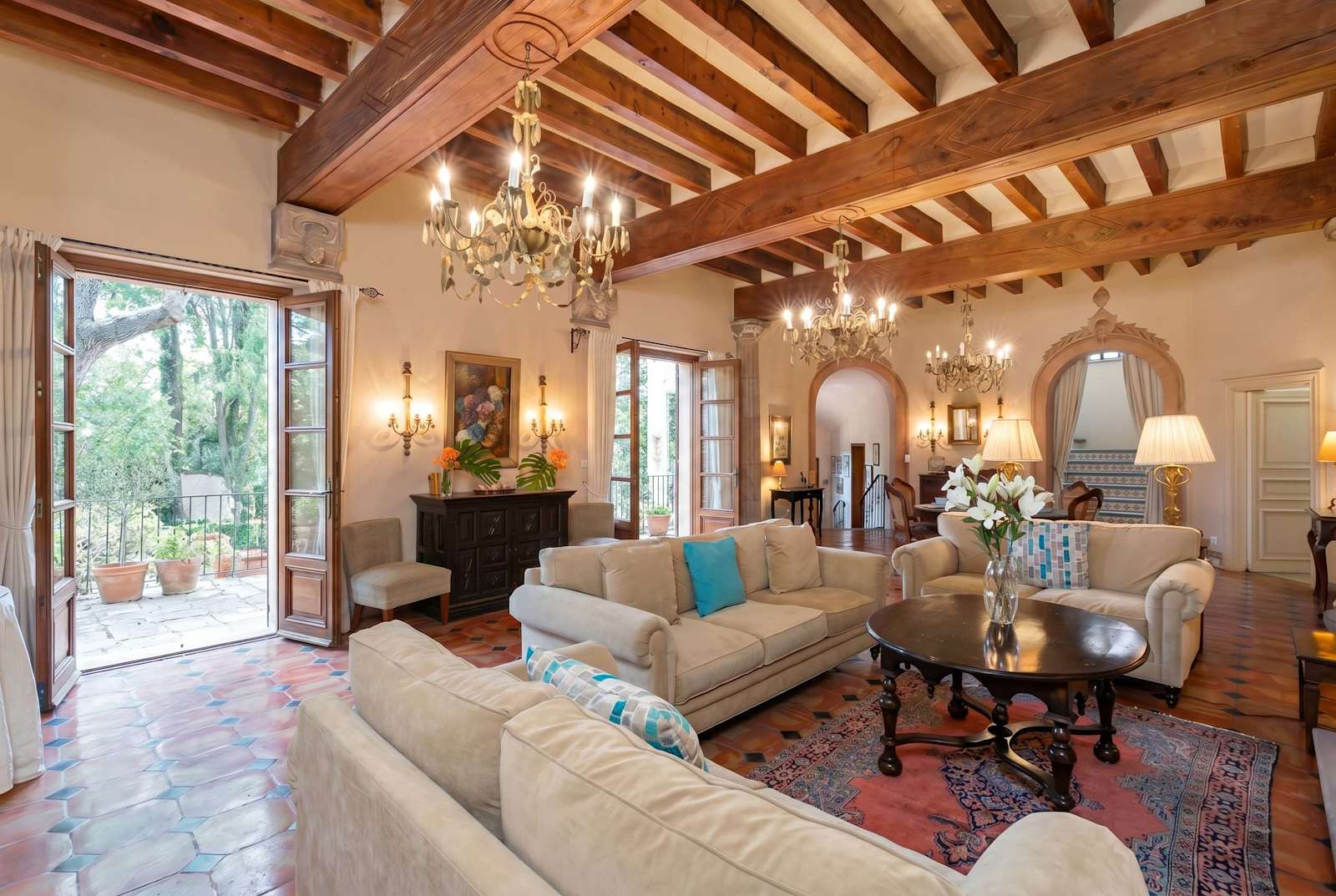 Casa Inspiración, 6BR Grand Estate w/ Lush Gardens photo 3