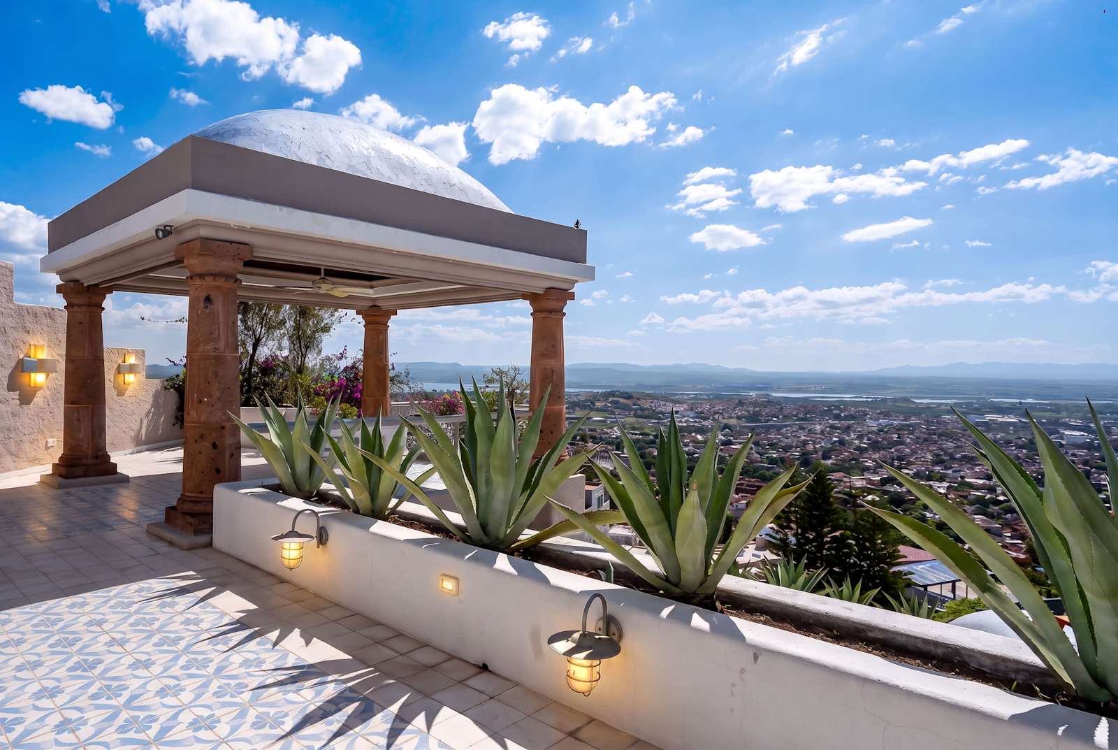 Top-level patio terrace with outdoor dining and panoramic views of San Miguel de Allende