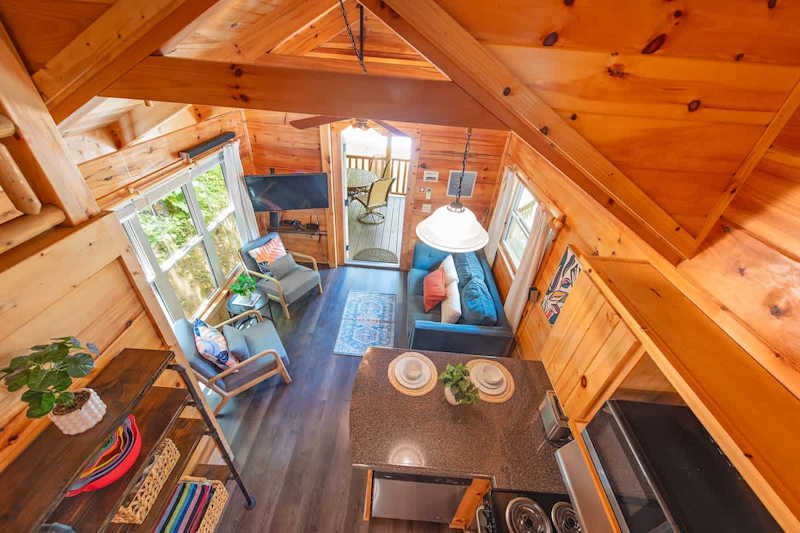 Elise Cabin photo 12