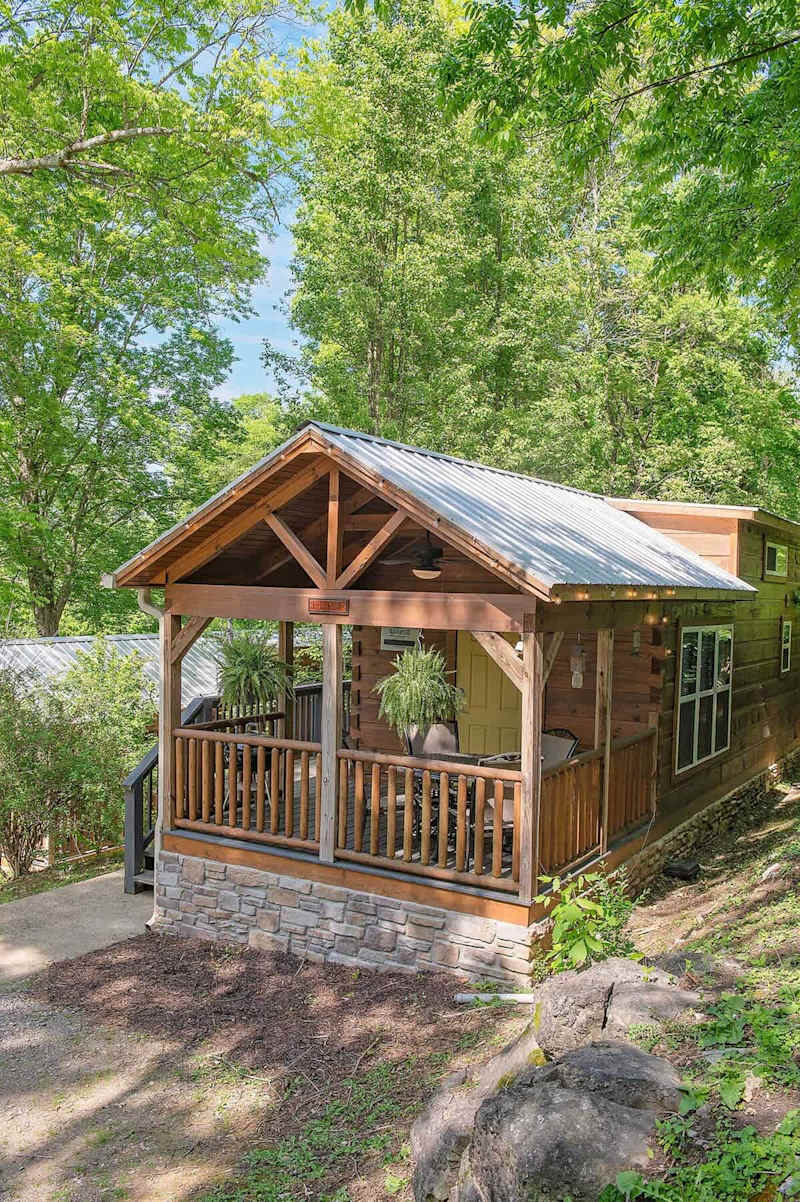 Elise Cabin photo 28