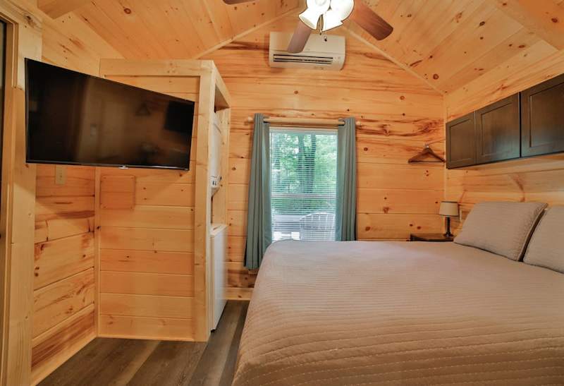 Queen main bedroom