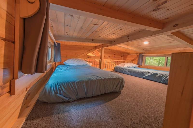 Low ceiling (4ft) lofted bedroom. Great for kids!