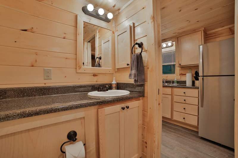 Ernie Cabin photo 10