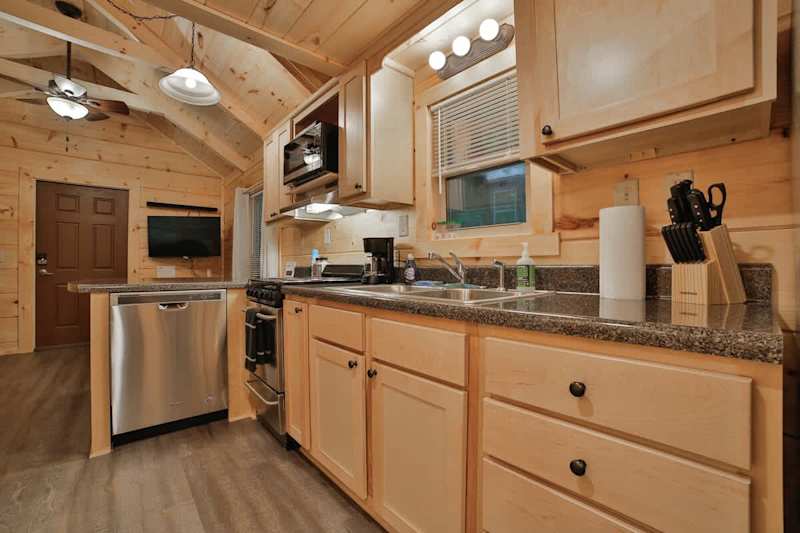 Ernie Cabin photo 7