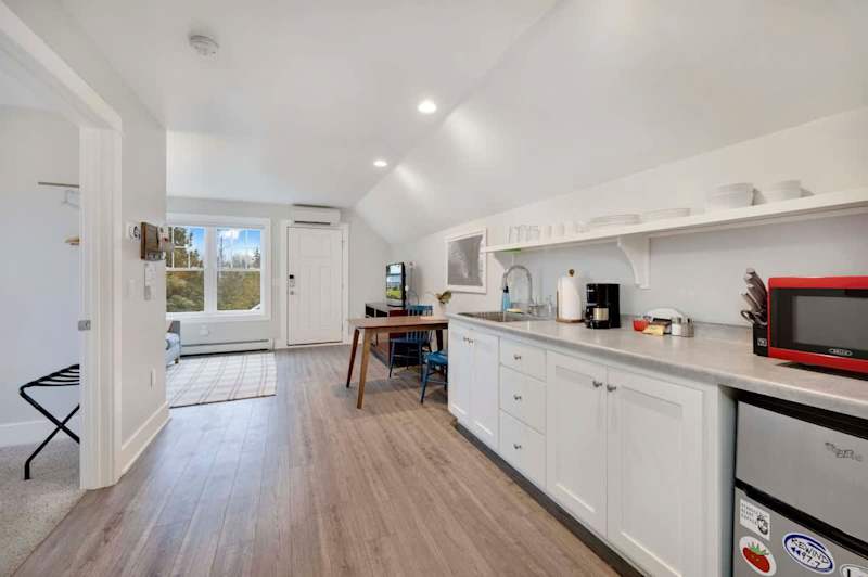 Private Guest Suite · Walk to Downtown Egg Harbor