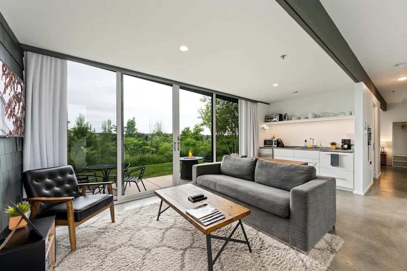 Architect-Designed Flat · King · Egg Harbor